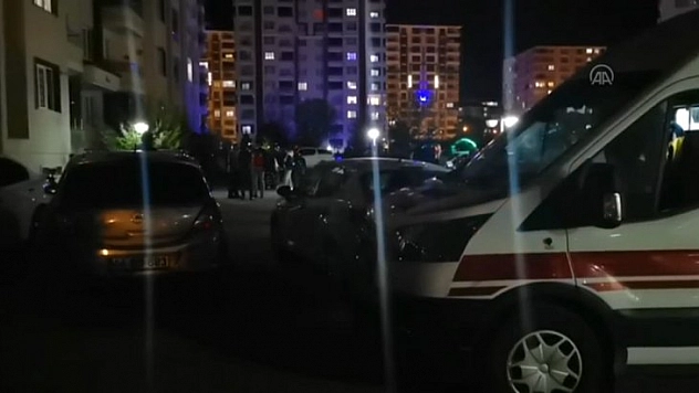 Türk bayrakları asıldı