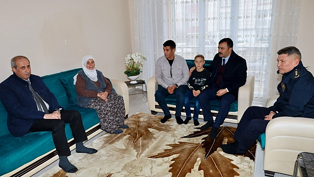 Şehit ailelerine anlamlı ziyaret