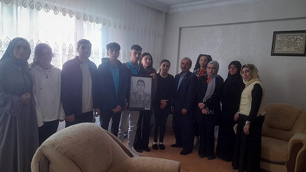 Şehit ailesine anlamlı ziyaret
