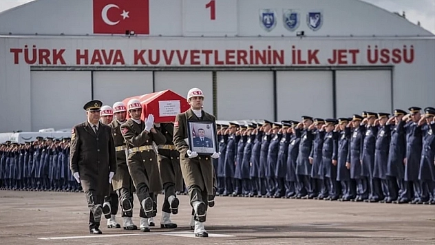 Şehit pilot son yolculuğuna uğurlandı