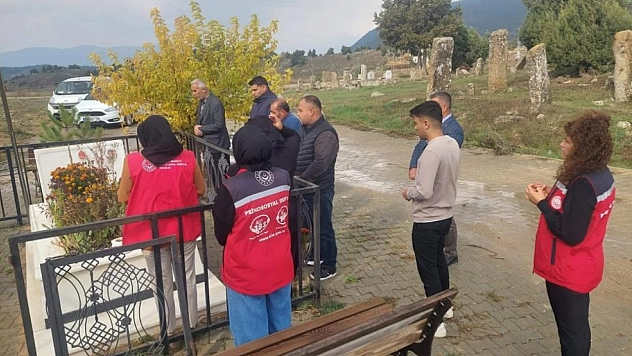 Şehitler kabirleri başında dualarla anıldı