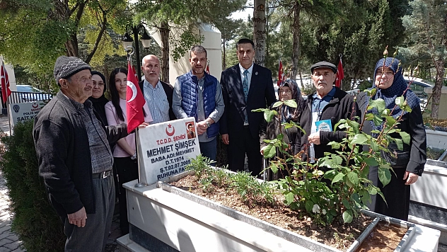 Şehitlikte Bayram Arifesinde Hüzün ve Vefa Bir Arada
