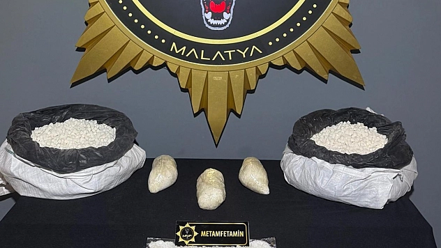 Malatya'da şeker çuvalına gizlediler! Polisten kaçamadılar…