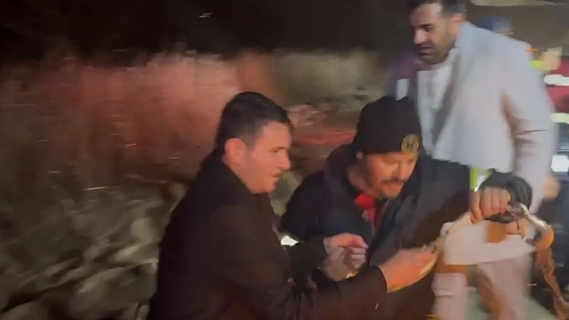 Sele yakalanan araç suya gömüldü