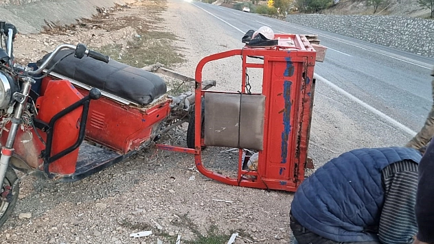 Sepetli motosiklet devrildi: 1 yaralı