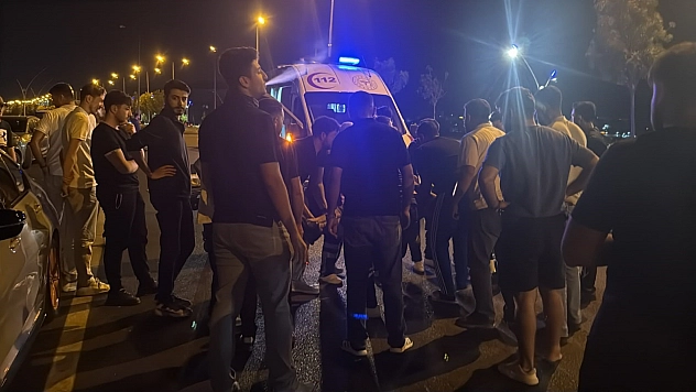 Seyir halindeki kamyonetten düşen genç yaralandı