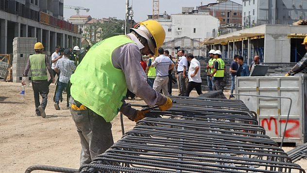 Sıcak hava konut inşaatını etkiledi: Meclisten 24 saat çalışma iznine onay!