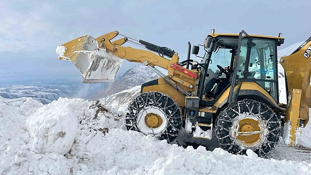 146 köy yolu ulaşıma açıldı