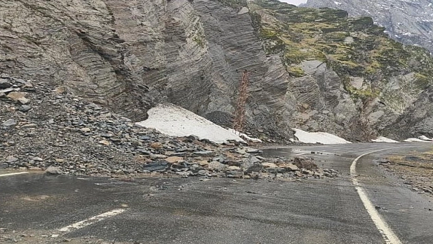 Heyelan nedeniyle trafik akışı durdu