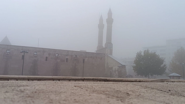 Sis tüm şehri sardı: Göz gözü görmedi!