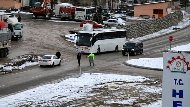Kara yolu ulaşıma kapandı