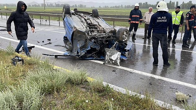 Sivas-Malatya yolunda can pazarı: 1 ölü, 3'ü çocuk 4 yaralı