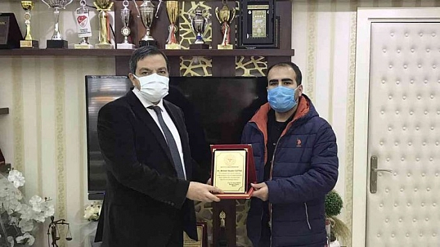 Ulutaş'a plaket