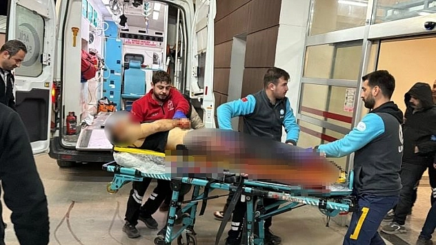 Sokak ortasında bıçaklanarak ağır yaralandı
