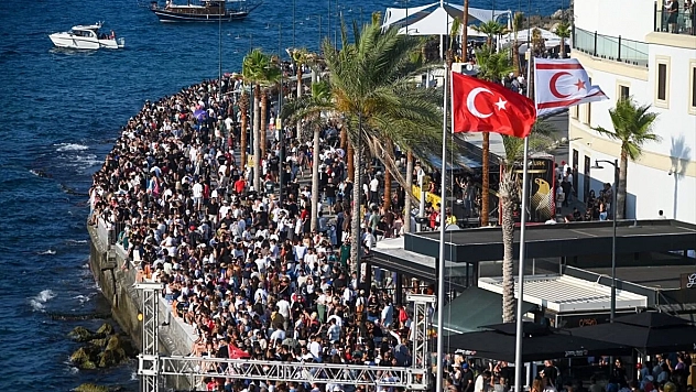 SOLOTÜRK, KKTC'de gökyüzüne imzasını attı