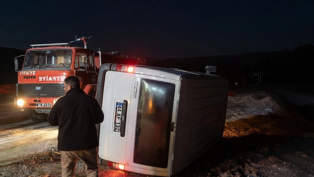 Son dakika: Malatya'da minibüs devrildi!