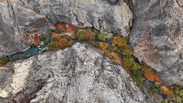 Sonbahar Tohma Kanyonu'nu renklere boyadı