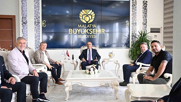 Eski futbolcular Başkan Er'i övdü: Malatya'ya özel getirilmiş