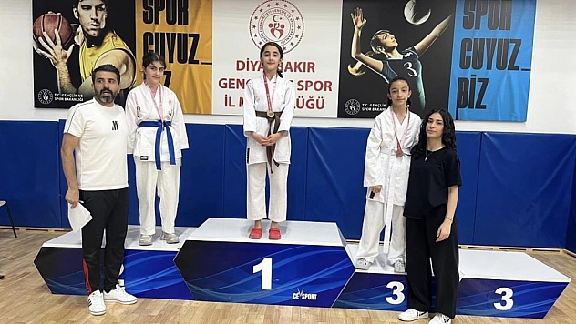 Sporcular madalyalarla döndü