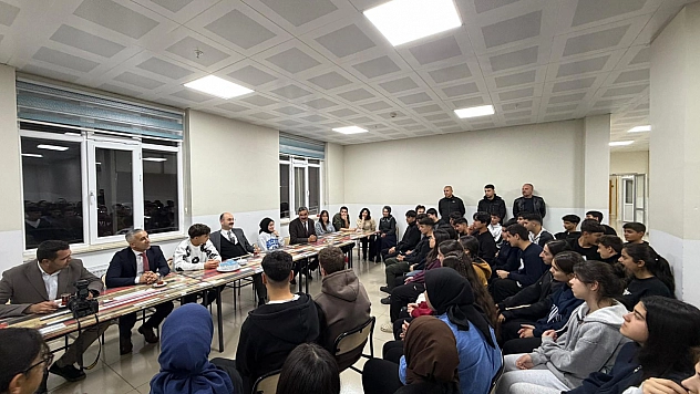 Sungur, öğrencilerle bir araya geldi