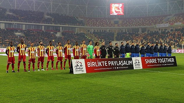 Camia memnun