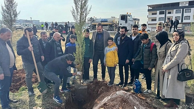 Sur olaylarında şehit düşen kolluk kuvvetleri için Diyarbakır'da fidan dikildi