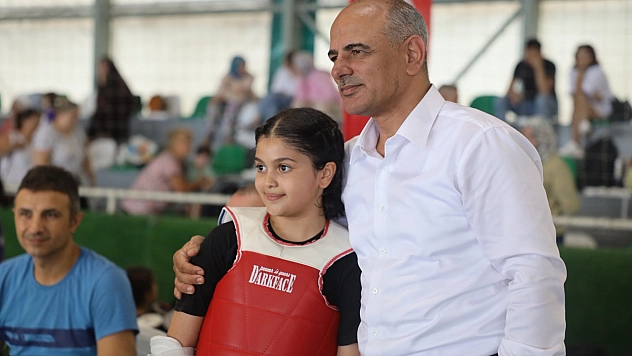 Taekwondo şenliğinde minikler hünerlerini sergiledi