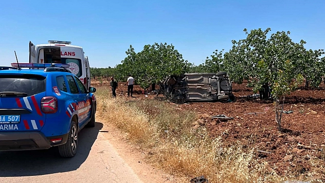 Takla atan otomobilde 3 kişi yaralandı