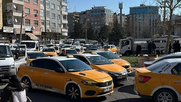 Taksi tarifeleri zamlandı, şoförler kuyruk oluşturdu
