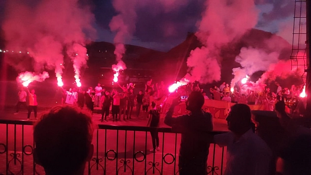 Taraftardan destek