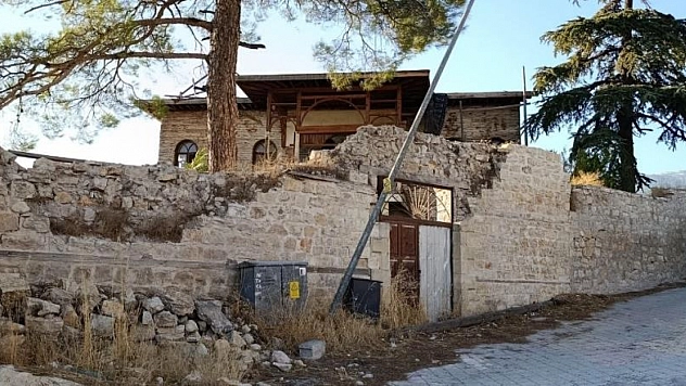 Tarihi yapılar madde bağımlılarının yuvası oldu