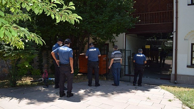 Az daha canından oluyordu