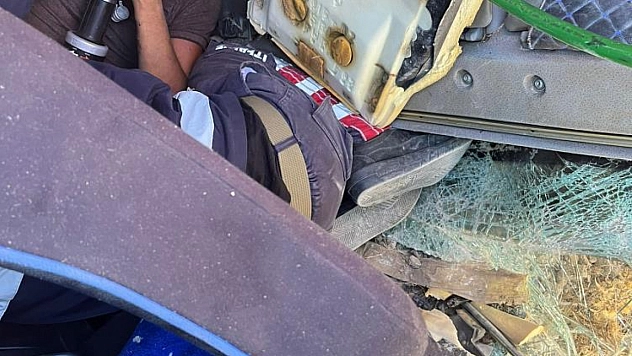 Tır devrildi: 1 yaralı