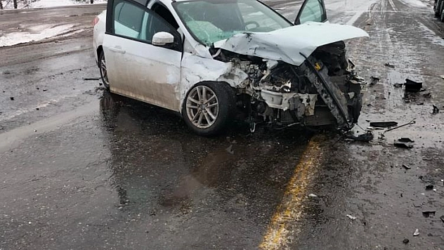 Tır ile otomobil çarpıştı: 2 yaralı