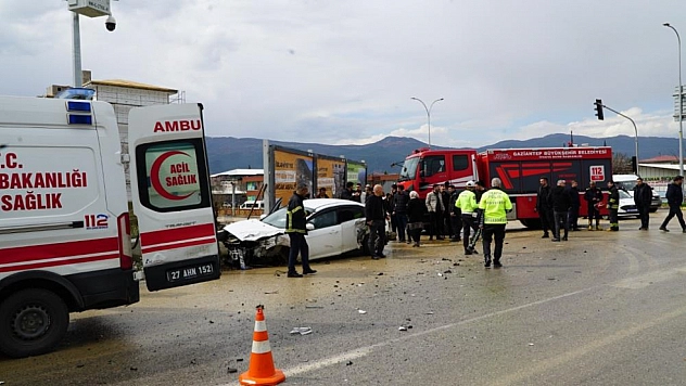 Tır ile otomobil çarpıştı: 2 yaralı