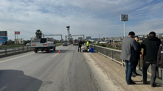 Tır, motosiklete çarptı