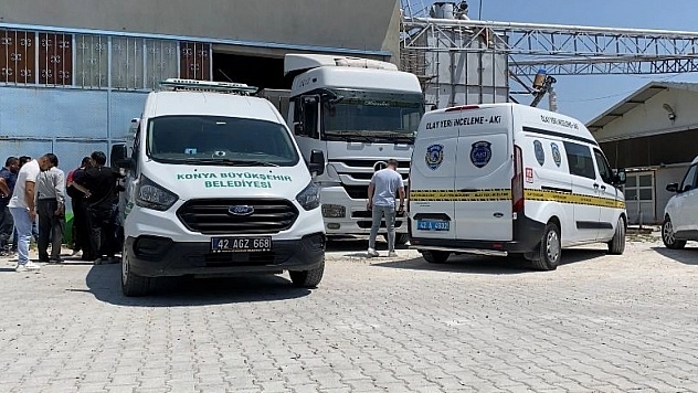 Tırdan boşaltılan yemlerin altında kalarak hayatını kaybetti