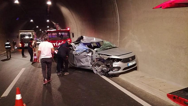 Trafik kazası: 1 ölü 2 yaralı