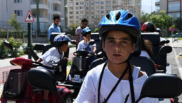 Trafik kuralları anlatıldı 