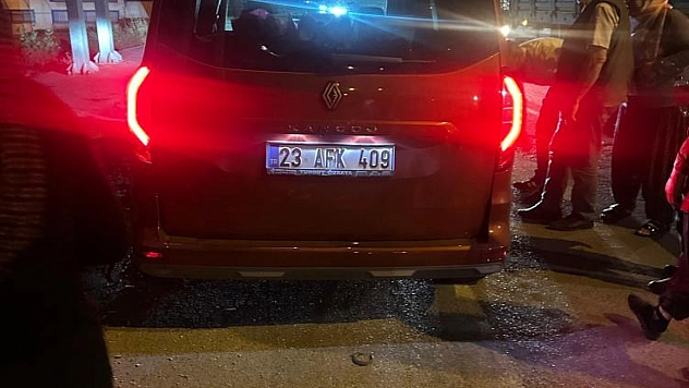 Traktör ile hafif ticari araç çarpıştı: 1 yaralı