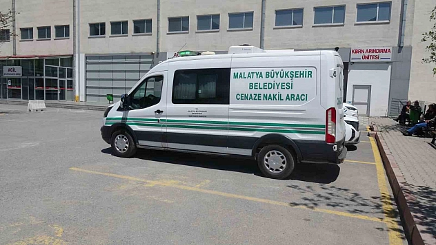 Malatya'da traktör şarampole devrildi: Sürücü hayatını kaybetti