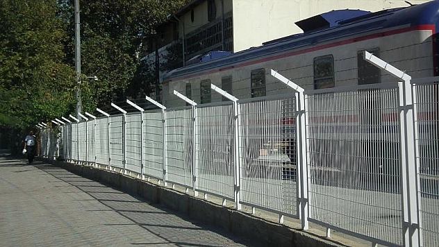 Tren hattı kaldırılsın