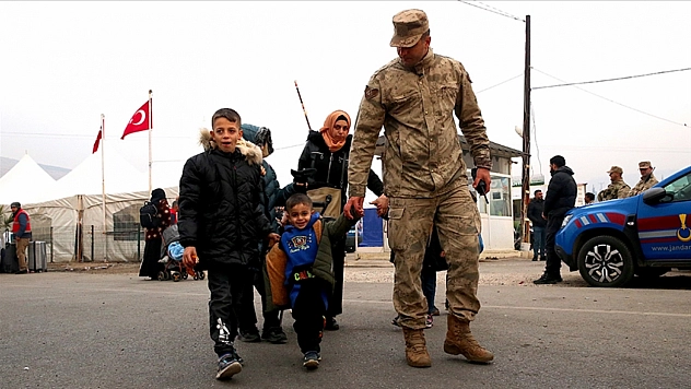 Türkiye'den yeni adım: Suriyelilere 1 Ocaktan itibaren ücretli olacak