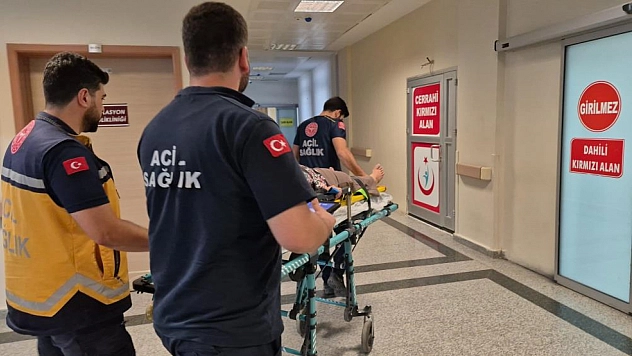 Üç tekerlekli motosiklet devrildi: 2 yaralı