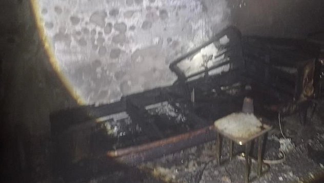 Üçlü prizden çıkan yangın evi küle çevirdi