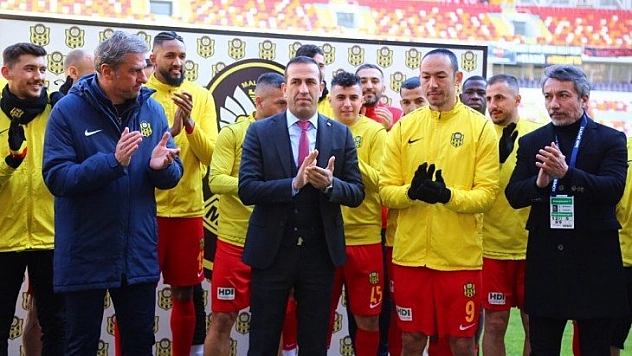 Umut tarihe geçti