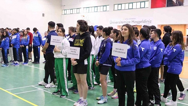 Badminton müsabakaları başladı