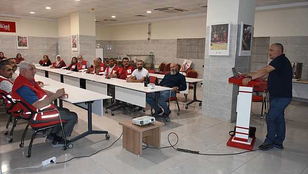 Üreticilere yeni gelir kaynağı: Malatya'da kayısıya alternatif çilek bahçesi projesi!