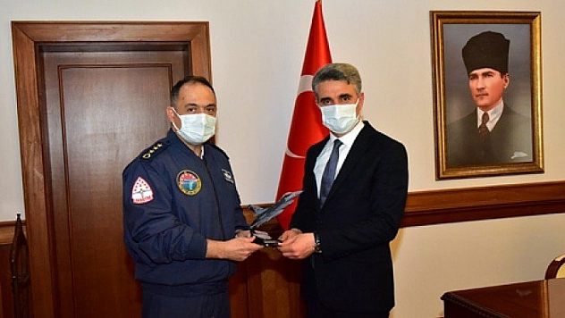 Üs Komutanı Valilikte