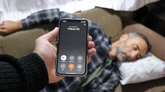 Uykusuzluğa duyarsız kalamadı, Doğal taşlarla radyasyon savar yastık geliştirdi